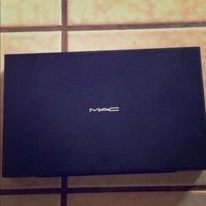 Mac eyeshadow palette 27 eyeshadows